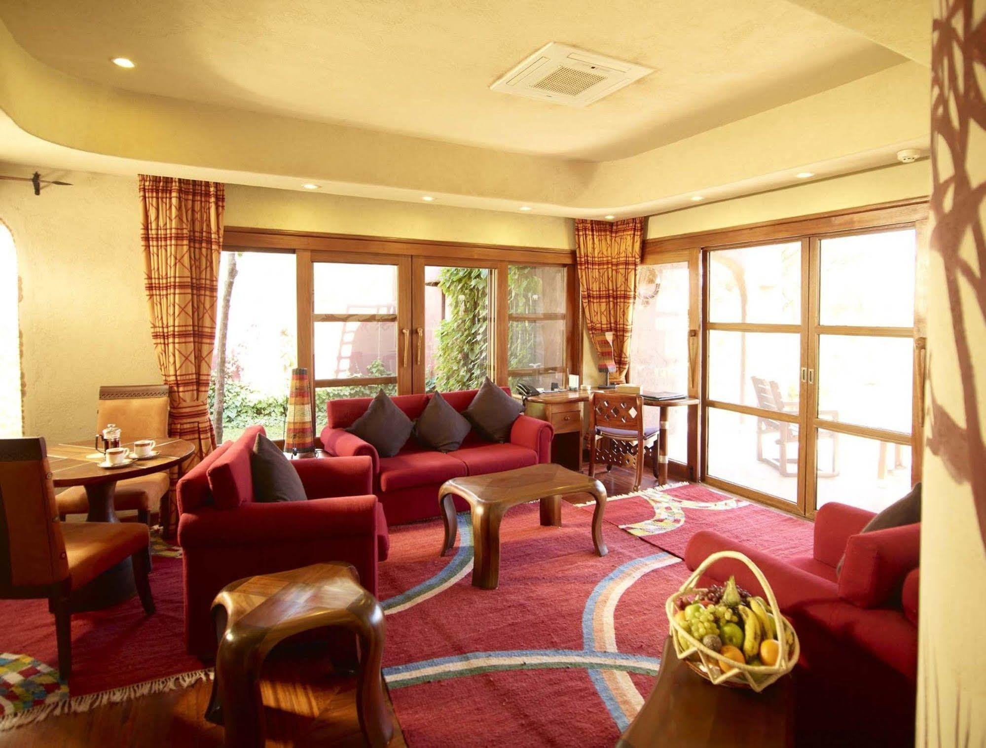 Amboseli Serena Safari Lodge Bagian luar foto