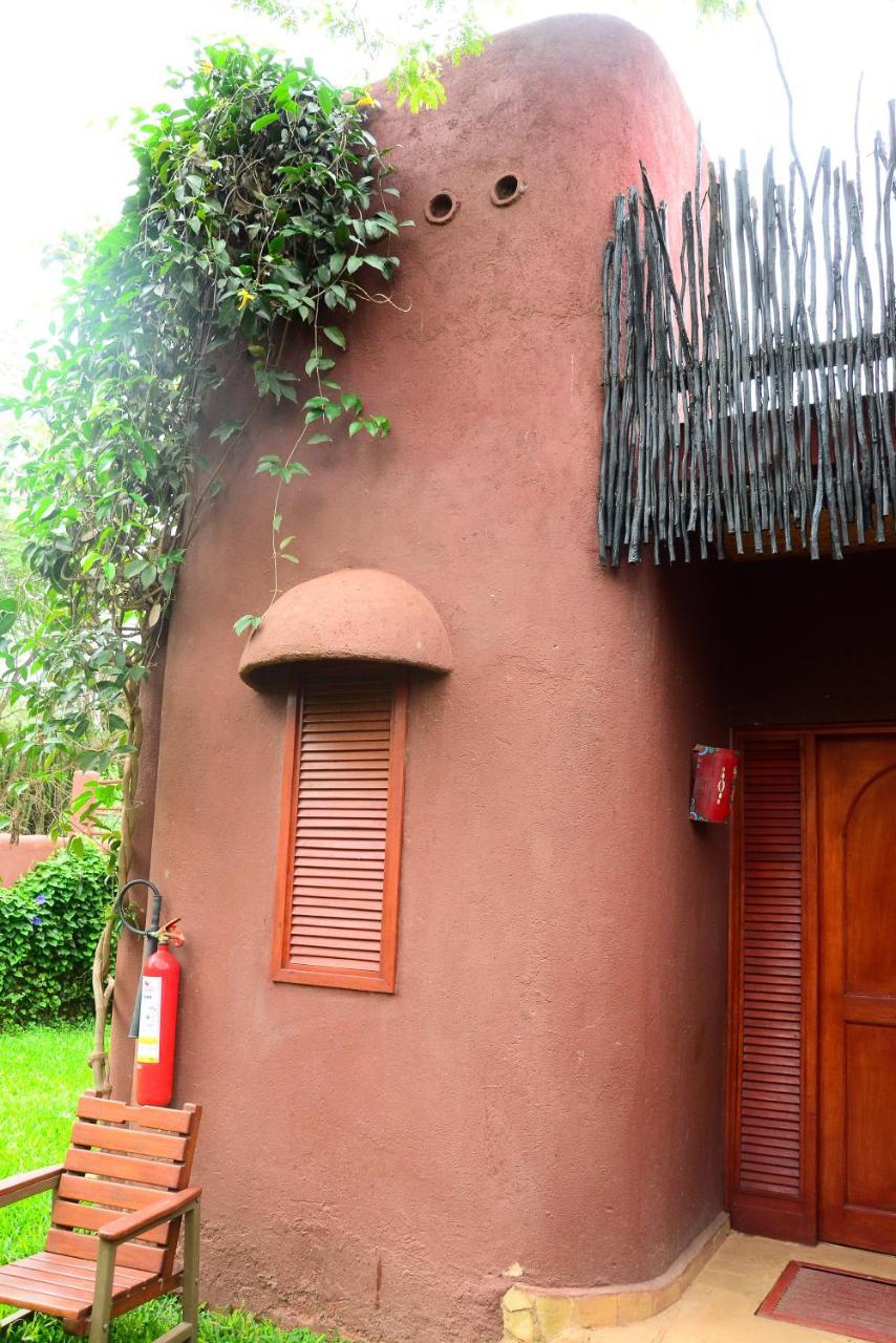 Amboseli Serena Safari Lodge Bagian luar foto