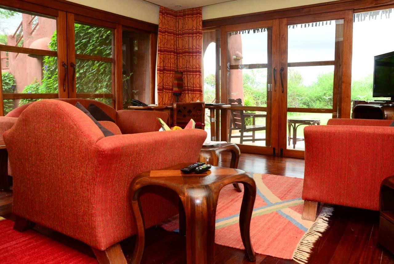 Amboseli Serena Safari Lodge Bagian luar foto