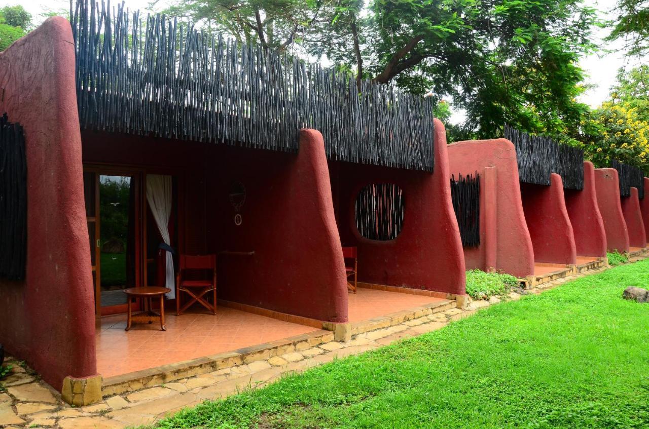 Amboseli Serena Safari Lodge Bagian luar foto