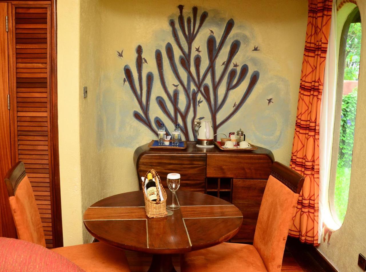 Amboseli Serena Safari Lodge Bagian luar foto